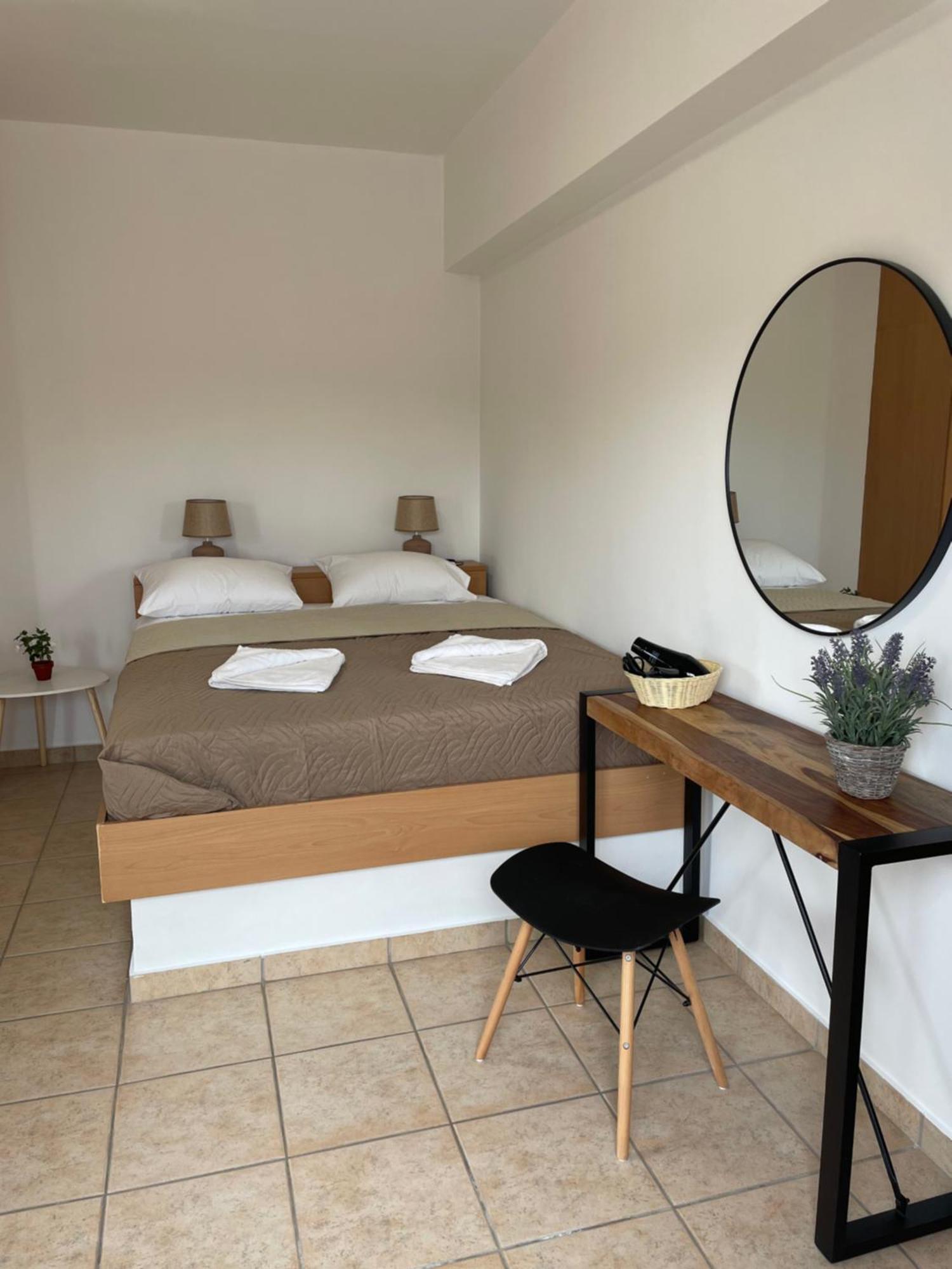 Mini Art Apartments Gerani  Eksteriør billede